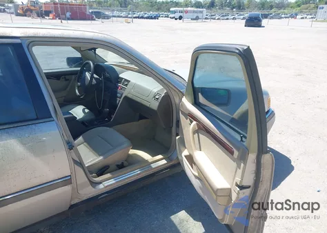 1997 Mercedes-Benz C 230 z USA, uszkodzony, nr VIN WDBHA23E8VA493428